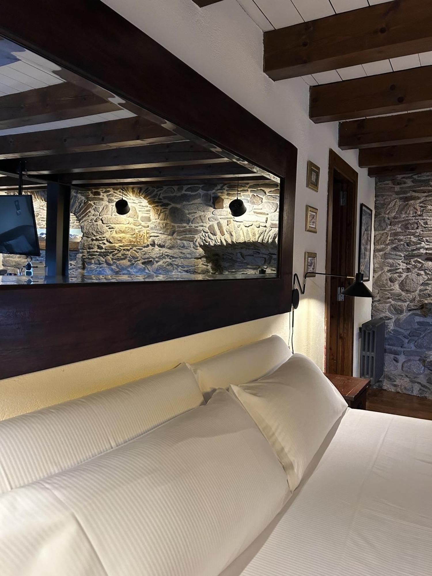 Bed and Breakfast Mas Farner - Adults Only Llivia Habitación foto